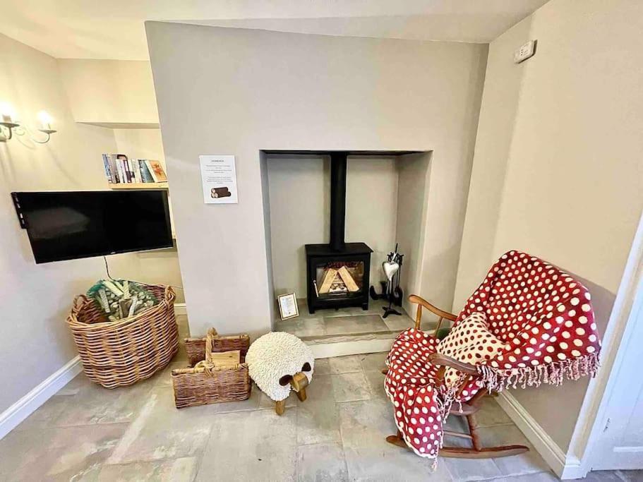 *Brecon Beacons,Log Burner, Hot Tub Dogs Welcome* كريكهاوْل المظهر الخارجي الصورة