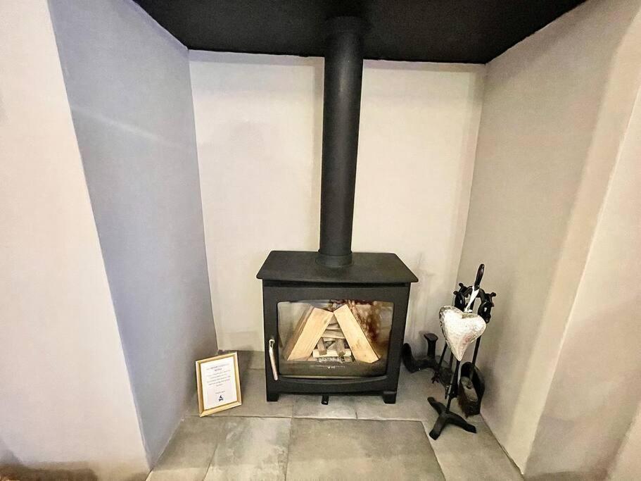 *Brecon Beacons,Log Burner, Hot Tub Dogs Welcome* كريكهاوْل المظهر الخارجي الصورة