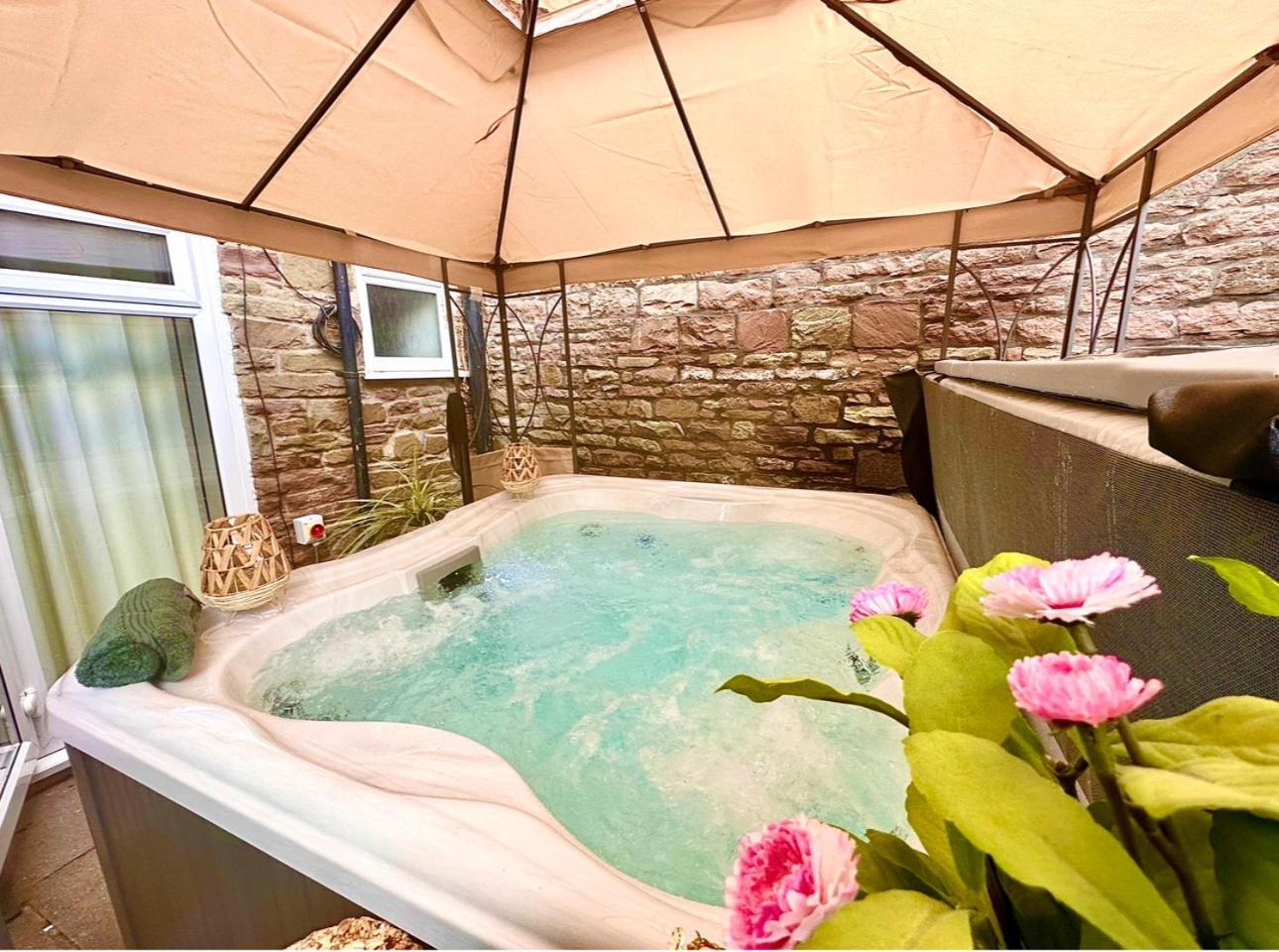 *Brecon Beacons,Log Burner, Hot Tub Dogs Welcome* كريكهاوْل المظهر الخارجي الصورة