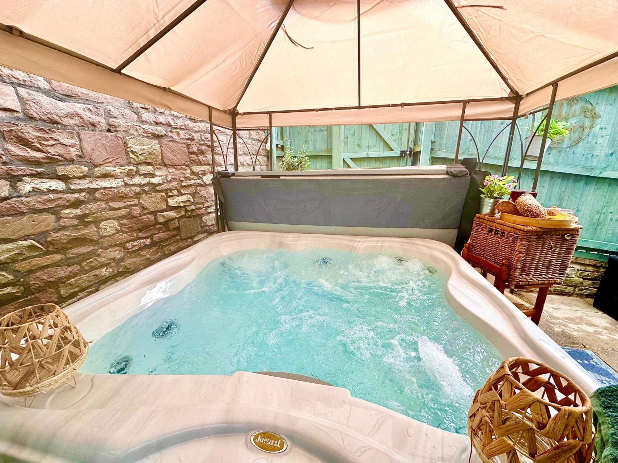 *Brecon Beacons,Log Burner, Hot Tub Dogs Welcome* كريكهاوْل المظهر الخارجي الصورة